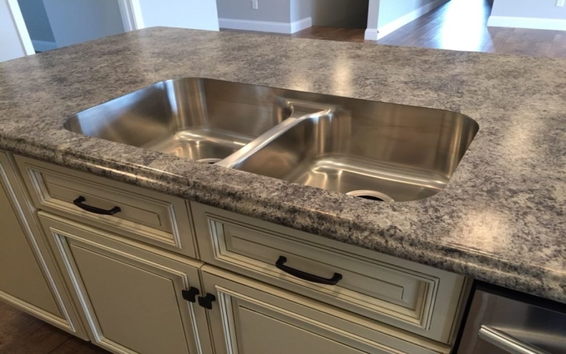 How to Choose the Right Edge Profile for Your Granite Countertops